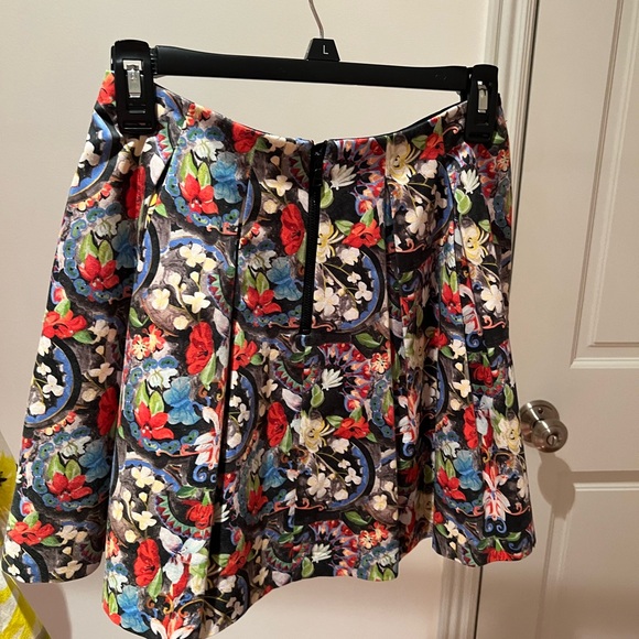 Alice & Olivia pleated skirt shorts size 2 floral - Picture 3 of 6